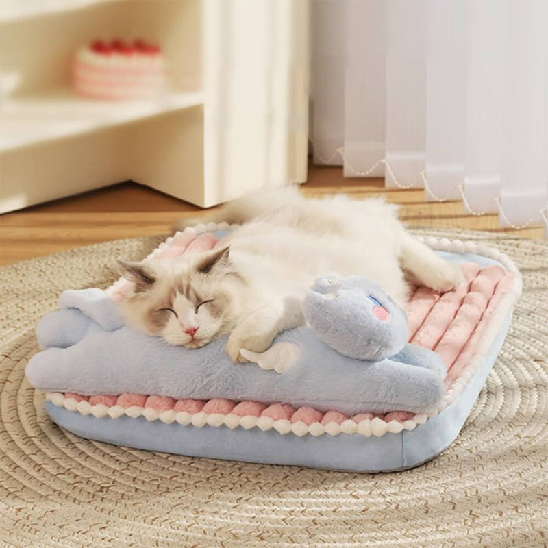 Warm Interactive Cat Nest Comfy Bed for Feline Fun